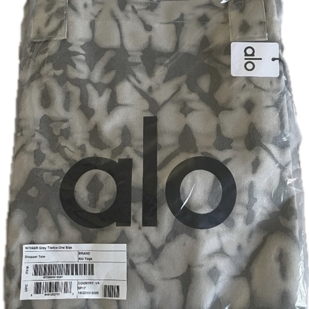 ALO Yoga Black and Gray Patterned Tote